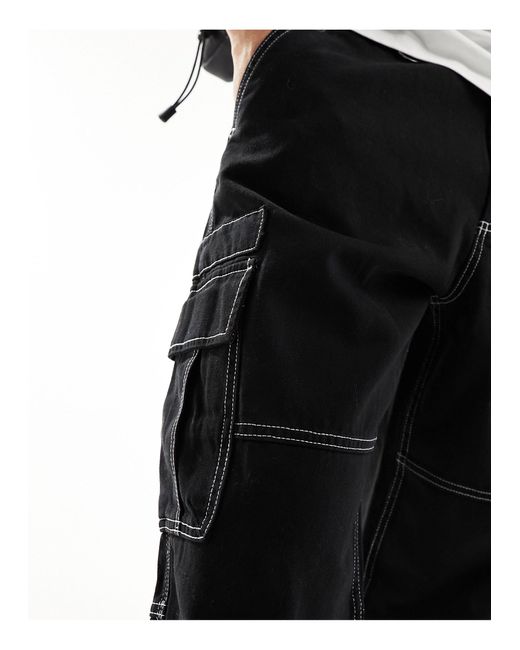 Pantaloni cargo neri a fondo ampio con cuciture a contrasto di Bershka in Black da Uomo
