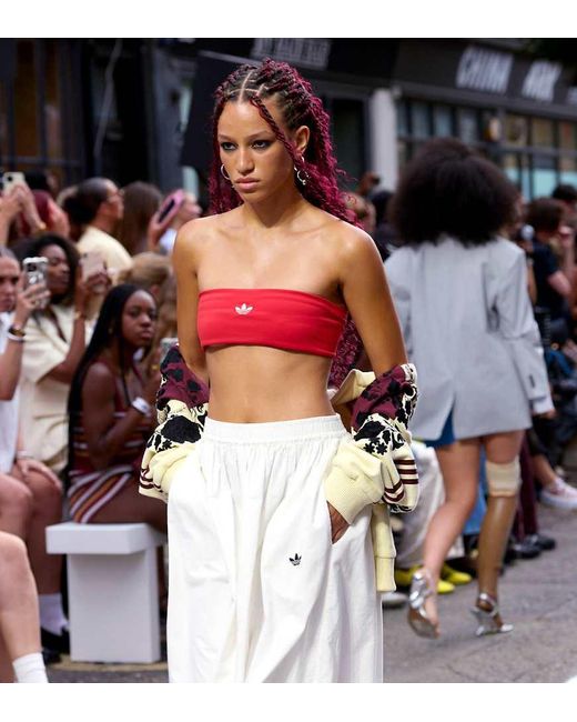 Top Con Escote Palabra De Honor De Originals X Asos Adidas de color Red