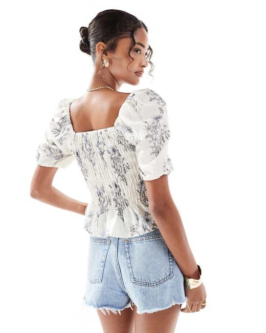 Top Fruncido De Manga Corta Y Estilo Mesonera Con Estampado Floral De -Blanco New Look de color White