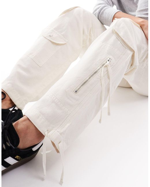 Jeans ampi multitasche color sabbia di Stradivarius in White