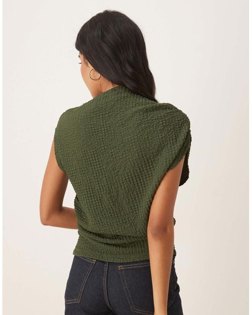 T-shirt asymétrique en tissu texturé avec fronces sur les côtés - kaki ASOS en coloris Green