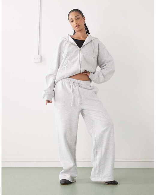 Essence di Weekday in Gray