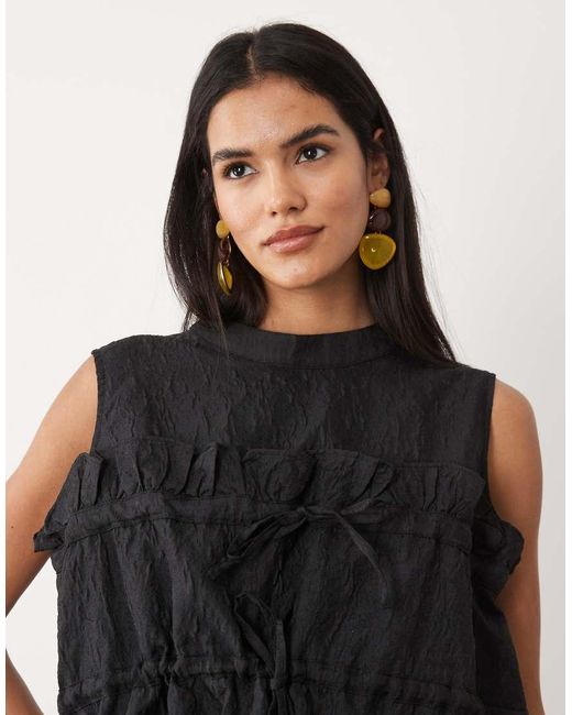 Amina di Ghospell in Black