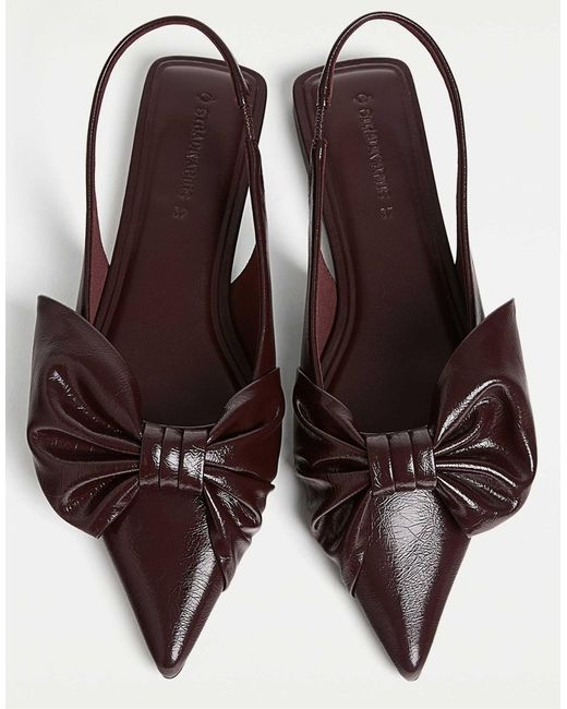 Chaussures plates avec nœud et bride arrière - bordeaux Stradivarius en coloris Red