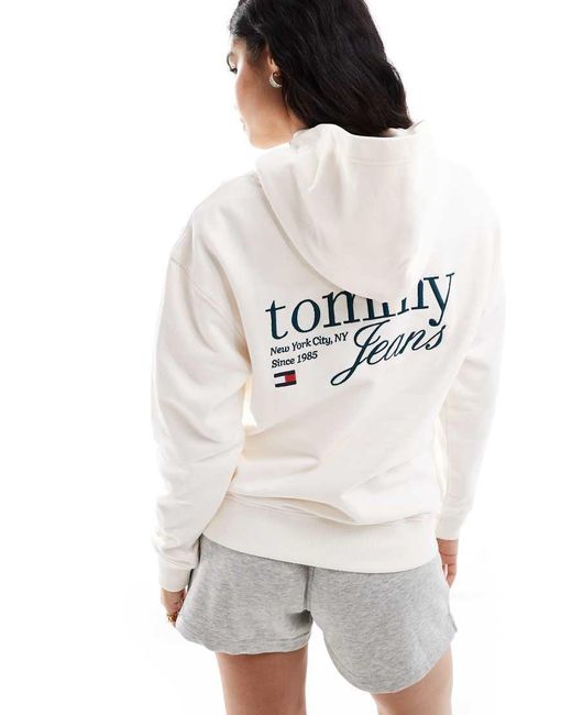 Sudadera Blanco Hueso Extragrande Con Capucha Y Estampado En La Espalda De Tommy Hilfiger de color White