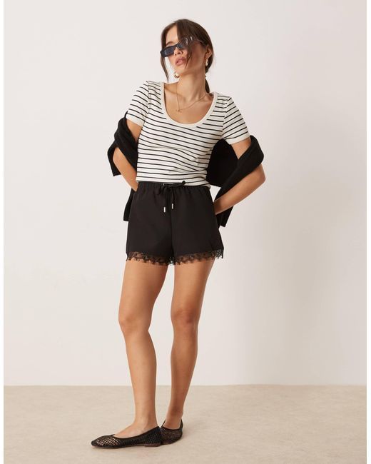 Mango Natural – gestreiftes, knapp geschnittenes cropped-t-shirt