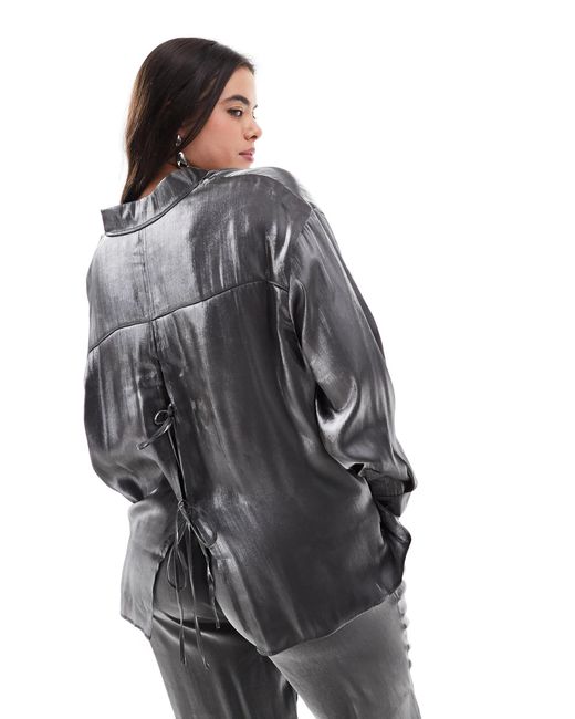 Pieces curve - chemise d'ensemble oversize - métallisé Pieces Plus en coloris Gray