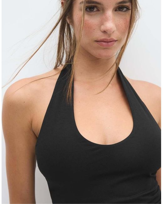 Top Basic di Stradivarius in Black