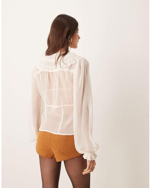 Blouse à col avec empiècements en dentelle - crème ASOS en coloris Natural