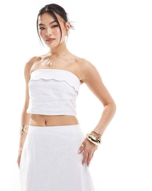 Top blanco con bordes festoneados Abercrombie & Fitch de color White