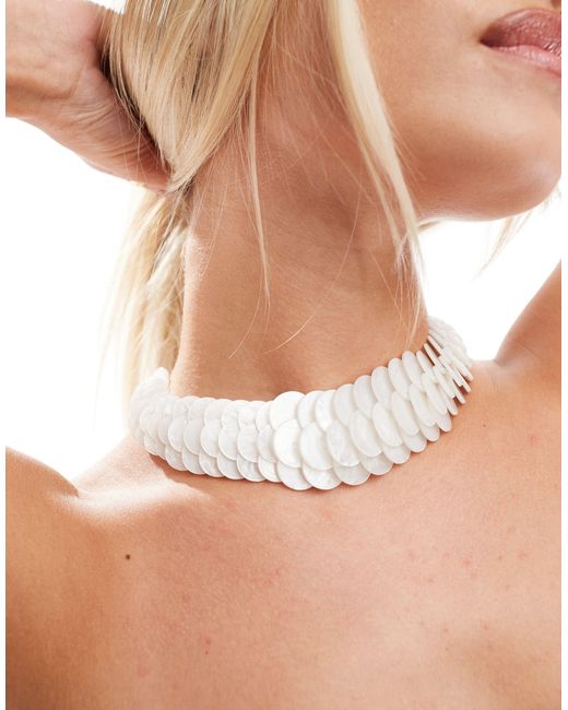 ASOS Natural – choker-halsband mit kunstmuschel-design
