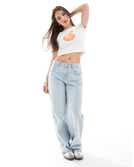 ONLY White – knapp geschnittenes t-shirt mit pfirsich-print