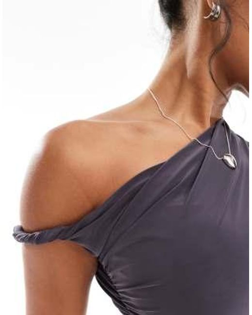Exclusivité - - robe courte double épaisseur près du corps à épaule dénudée et détail torsadé - anthracite Kaiia en coloris Blue