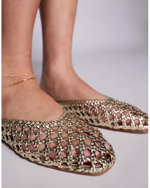 SIMMI Simmi london – cassius – flache pantoletten aus gold-metallic-kunstleder