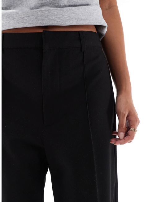 Petite - pantalon droit ajusté avec nervures à l'avant Pull&Bear en coloris Black