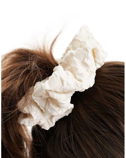 SUI AVA White Oversized Hair Scrunchie