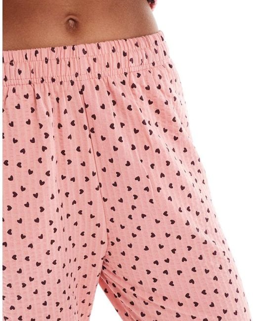 Pigiama A Maniche Lunghe Con Bottoni E Cuori di Threadbare in Pink
