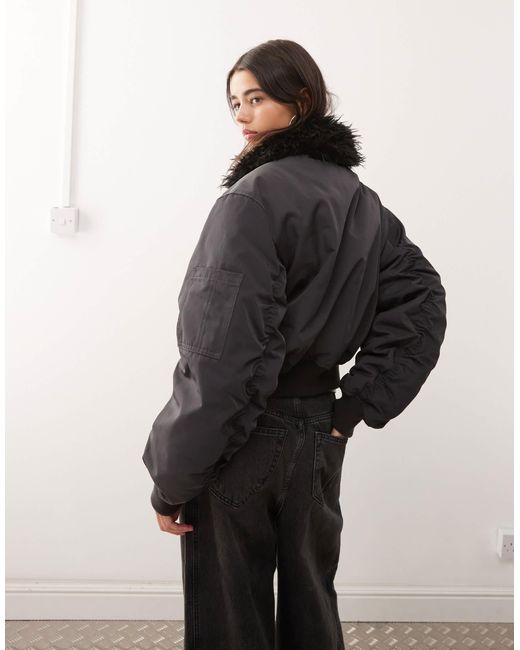 Bomber avec col en fausse fourrure - délavé Weekday en coloris Black