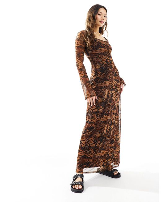 Vestido semilargo con estampado animal y cuello ancho ASOS de color Brown