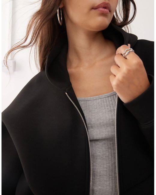 Weekday Black – scarlet – oversize-kapuzenjacke aus neoprenähnlichem material