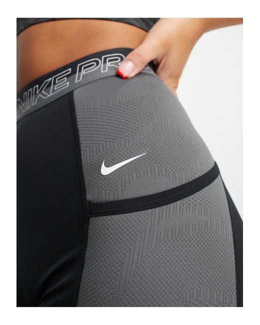 Nike Black Nike Pro Femme Training Dri Fit Half 3 Inch Booty Shorts