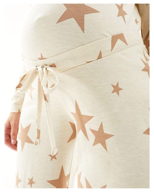 Asos design maternity - pyjama ultra doux avec pantalon et top à manches longues et imprimé étoiles - crème ASOS en coloris Natural