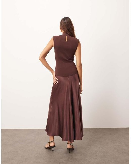 Vestido Midi Marrón De Punto Con Cintura Baja Y Falda De Satén De ARRANGE de color Pink