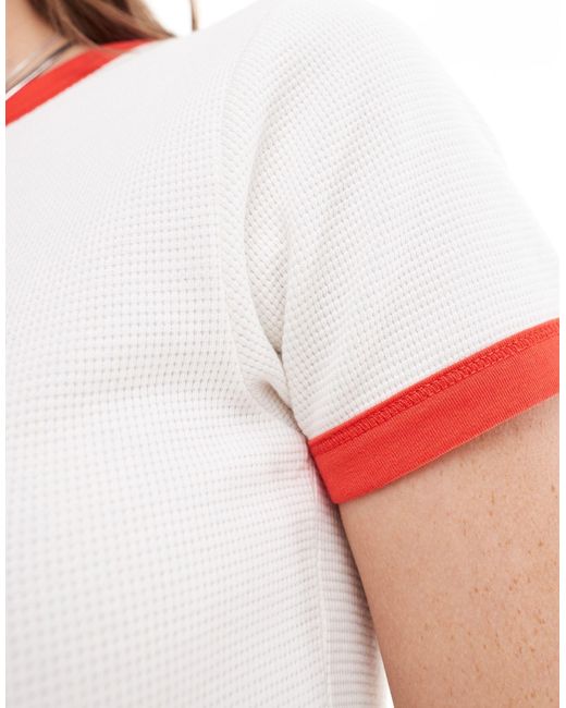 ASOS White – figurbetontes, knapp geschnittenes t-shirt