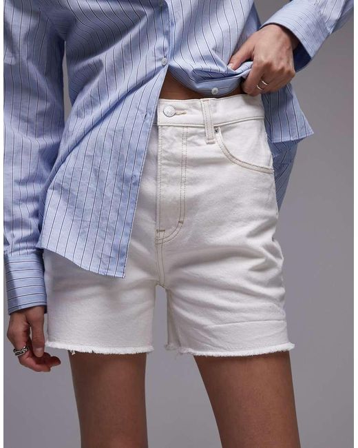 Pantaloncini Di Jeans Mom Lavaggio Con Bordi Grezzi di Tommy Hilfiger in Blue