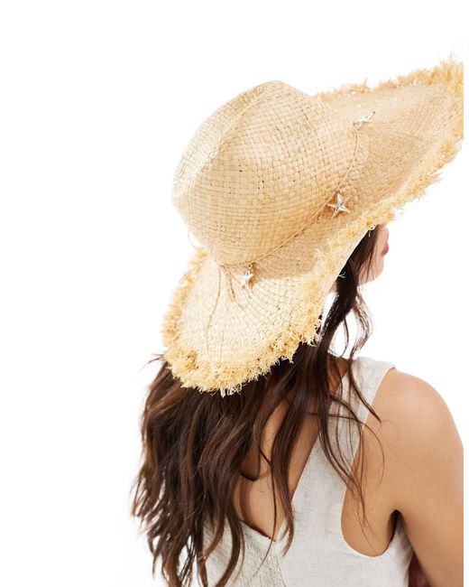 Sombrero fedora con bordes desflecados y charms South Beach de color White