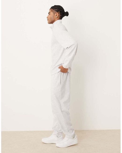 ASOS Ruimvallende Toelopende Joggingbroek Van Stof in het Natural voor heren