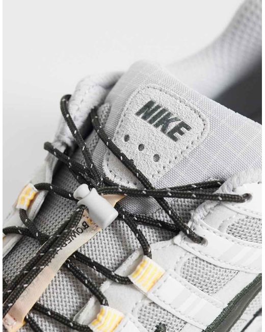 P-6000 Tech Speed di Nike in Metallic da Uomo