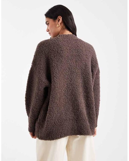 Jersey Marrón Extragrande Con Bajo Redondeado De Bouclé De ASOS de color Brown