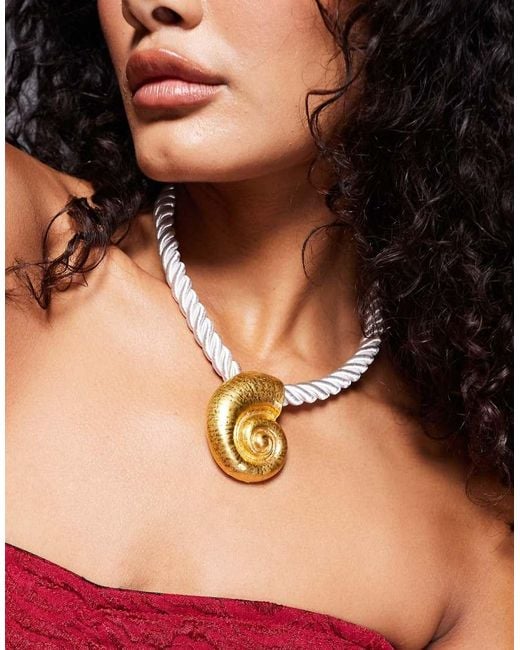 Kaiia Brown Exclusive Rope Chain Shell Necklace