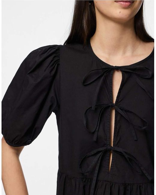 Top Con Maniche A Sbuffo di Pieces in Black
