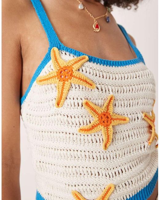 Crop Top All'Uncinetto Con Applicazioni A Forma Di Stelle Marine di ASOS in White