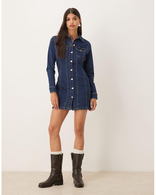 Robe chemise courte en jean coupe ajustée avec manches longues - délavé ASOS en coloris Blue