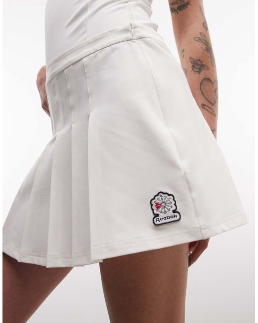X Asos Reebok de color White