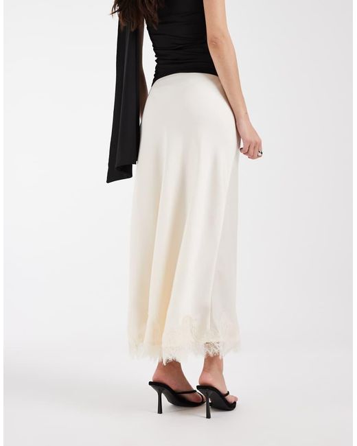 Gonna Lunga di Object in White
