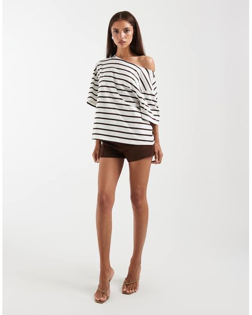 ASOS Ruimvallend Oversized T-Shirt Met Blote Schouders En Strepen in het White