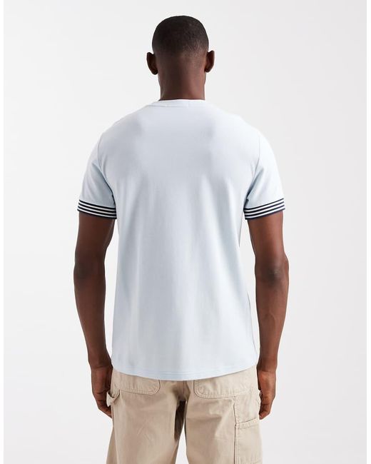 Camiseta Azul Claro Con Rayas En Las Bocamangas De Fred Perry de hombre de color White
