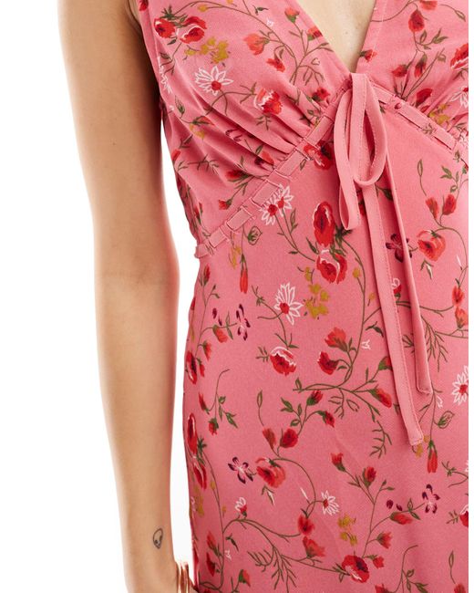 ASOS Pink – trägerkleid mit v-ausschnitt und bindedetail am dekolleté