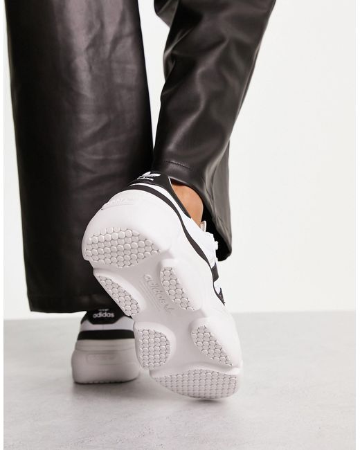 Superstar millencon - chunky sneakers bianche e nere di Adidas Originals in Black