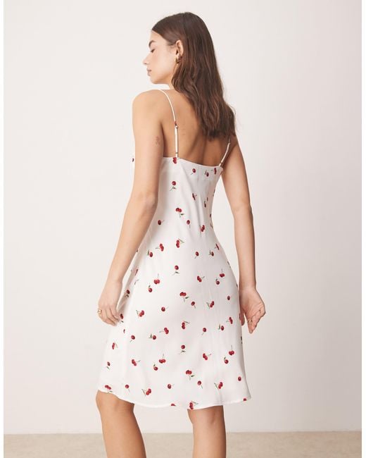 Robe nuisette longueur genou à bretelles avec - imprimé cerises Abercrombie & Fitch en coloris Natural
