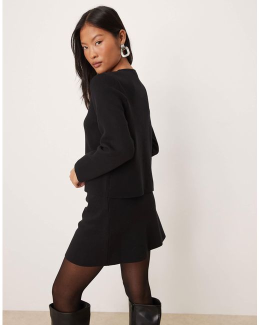 Vila Black – gerippte strickjacke