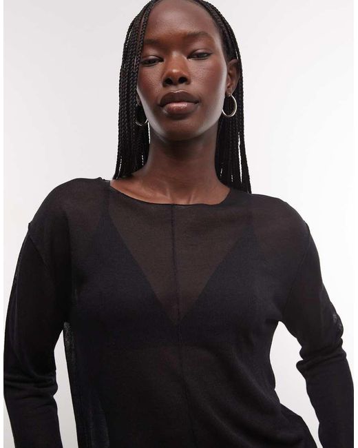 Top di Weekday in Black