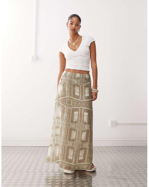 Falda Larga Con Estampado Renacentista De Tejido Transparente De -Verde Monki de color Natural