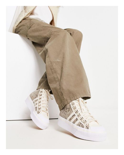 Adidas Originals White – nizza – sneaker mit schlangenmuster und mittelhoher plateausohle