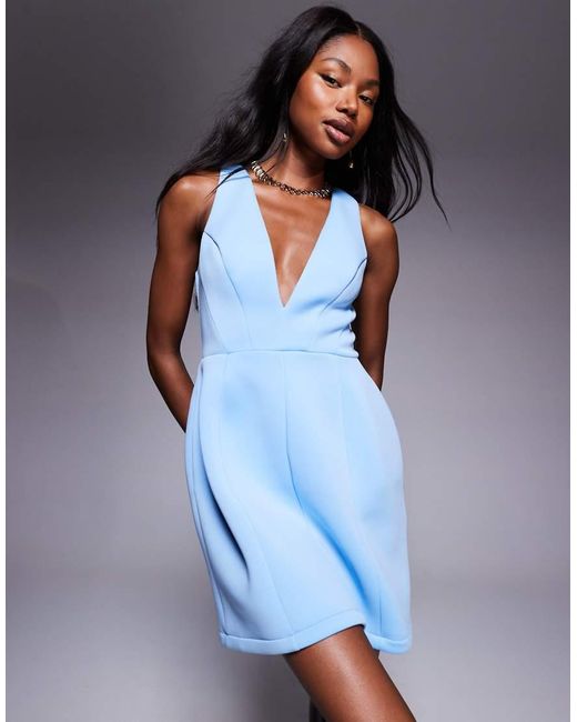 Vestido Corto Escotado Con Caderas Moldeadas De ASOS de color Blue