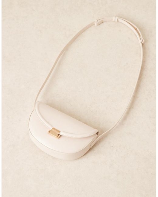 Borsa Da Spalla Arrotondata Bianca Con Tracolla E Dettaglio A Lucchetto di ASOS in Natural